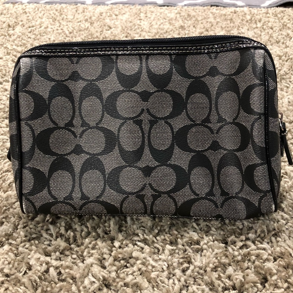 COACH makeup bag, EUC, inside was b4 washing it